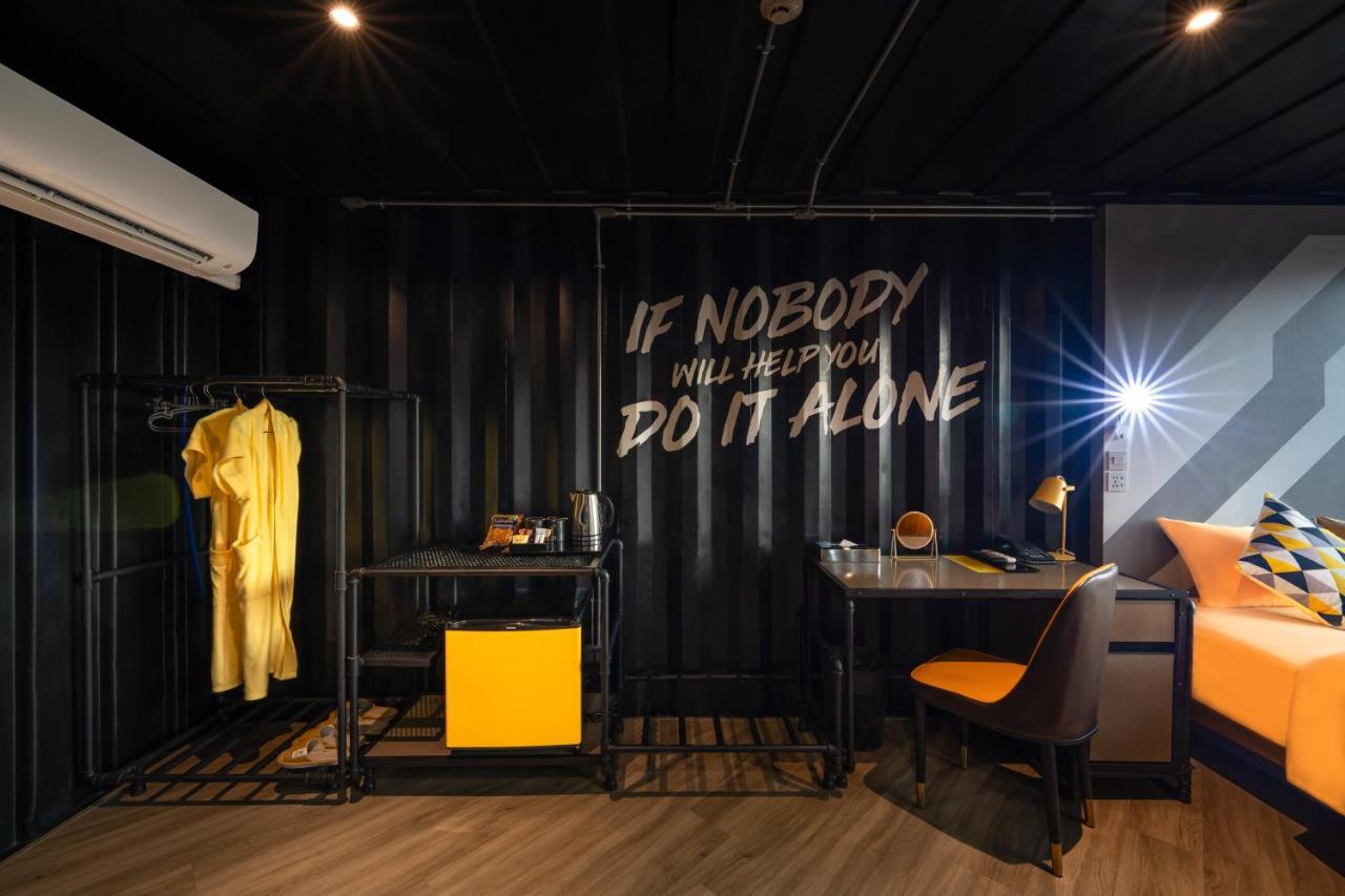 Hivetel Hotel Чалонг Екстериор снимка