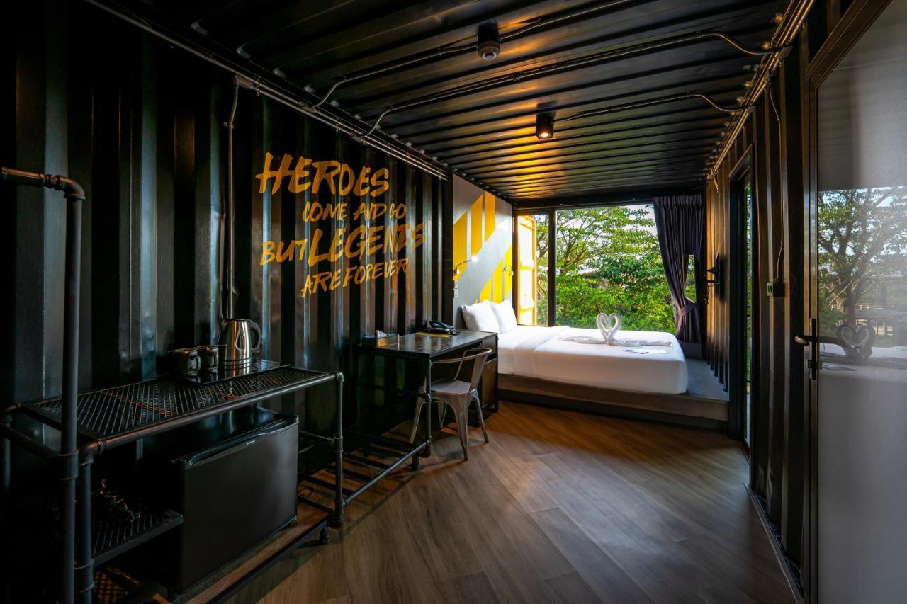 Hivetel Hotel Чалонг Екстериор снимка