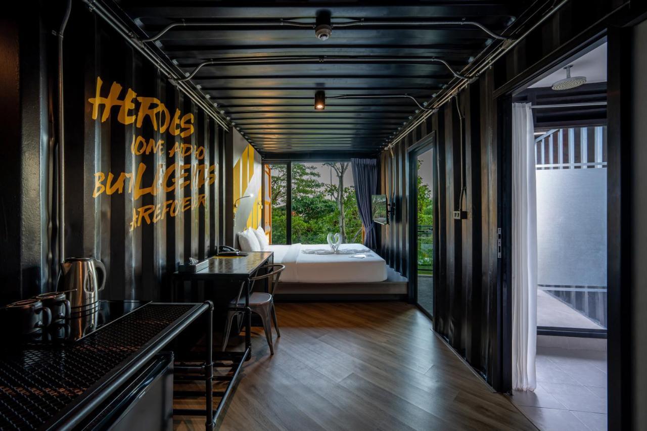 Hivetel Hotel Чалонг Екстериор снимка