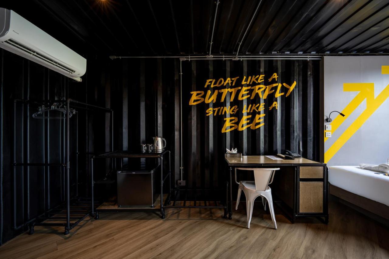 Hivetel Hotel Чалонг Екстериор снимка