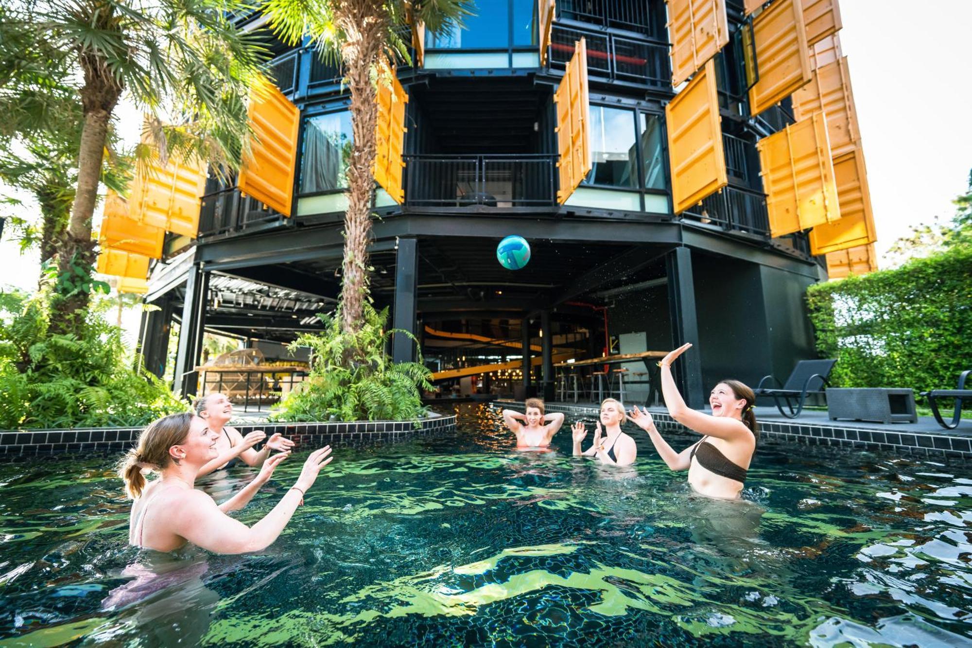 Hivetel Hotel Чалонг Екстериор снимка