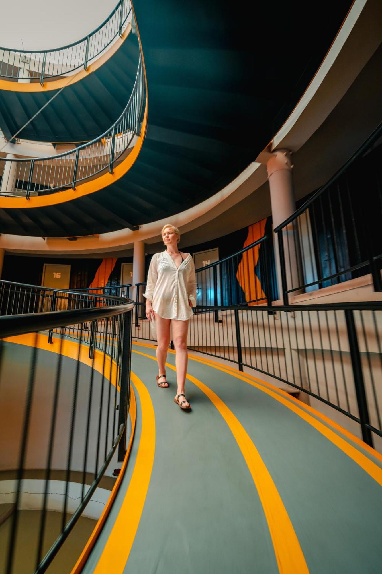 Hivetel Hotel Чалонг Екстериор снимка