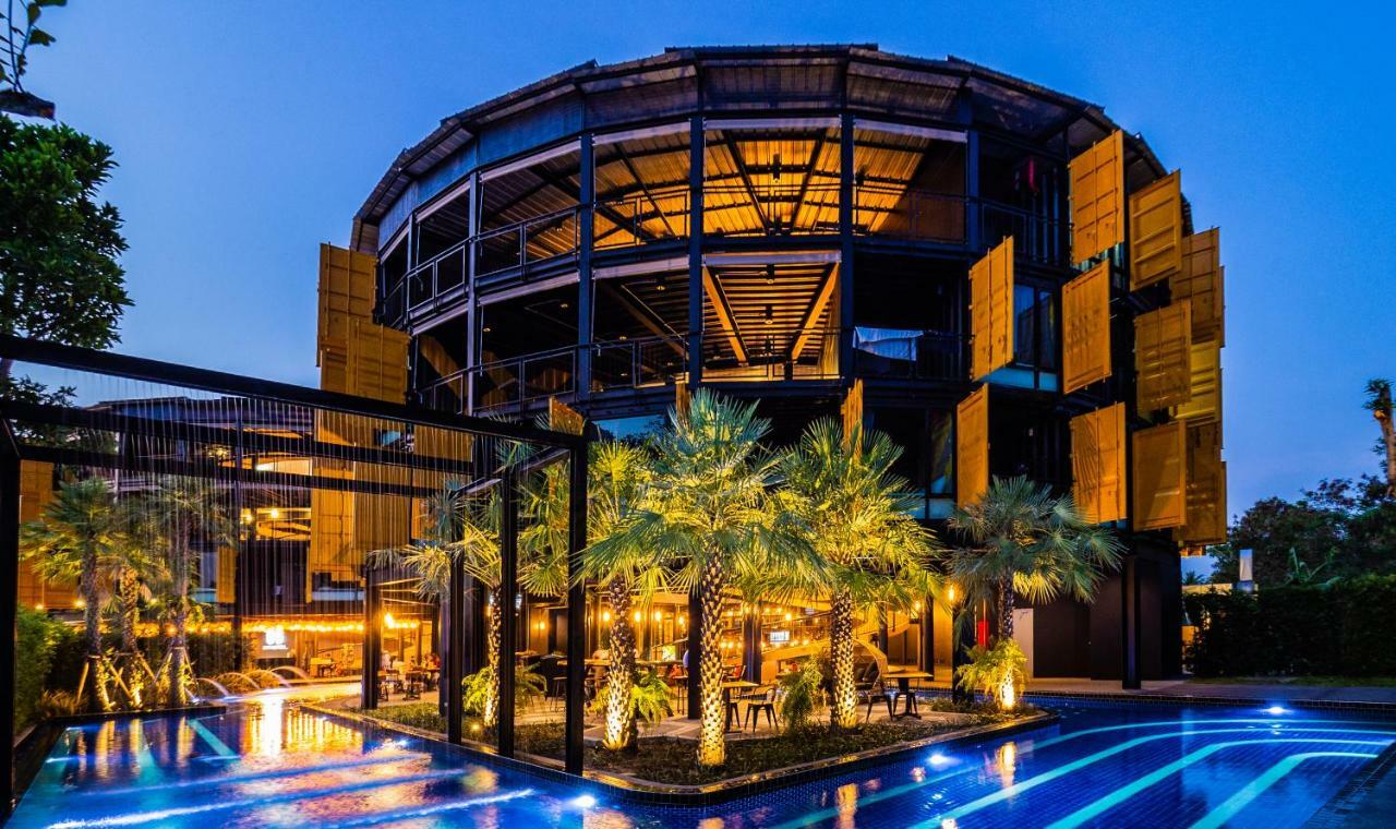 Hivetel Hotel Чалонг Екстериор снимка