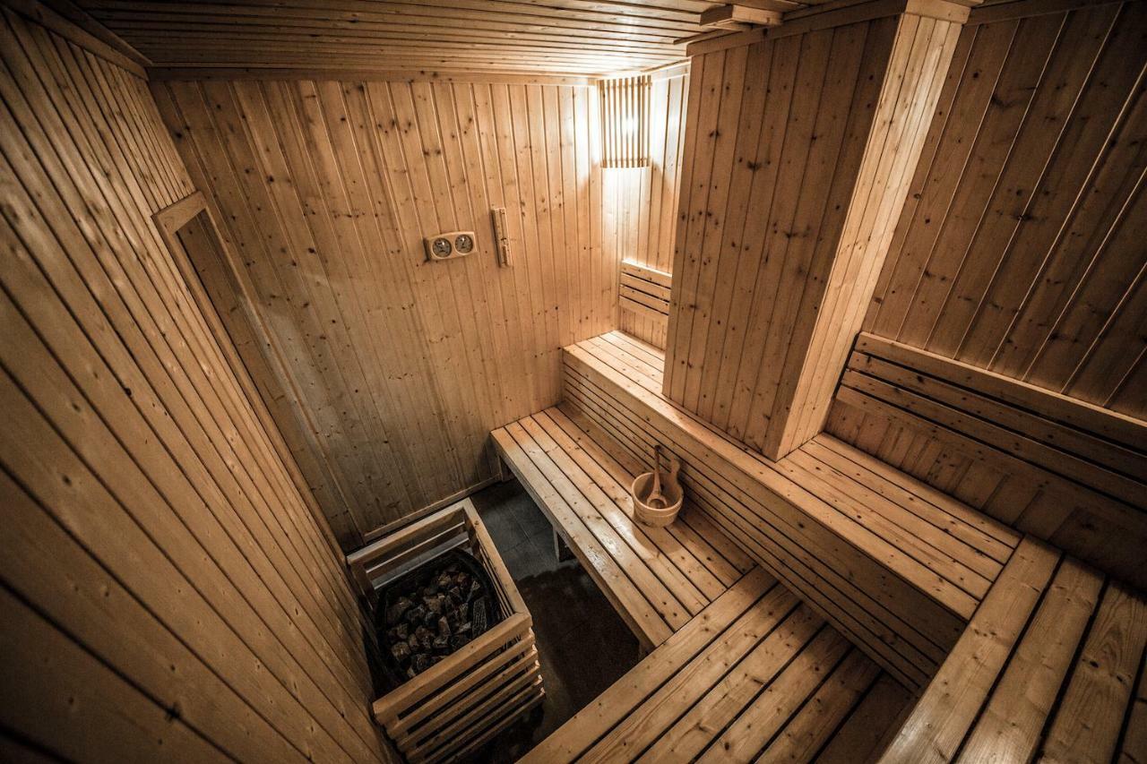 Hivetel Hotel Чалонг Екстериор снимка